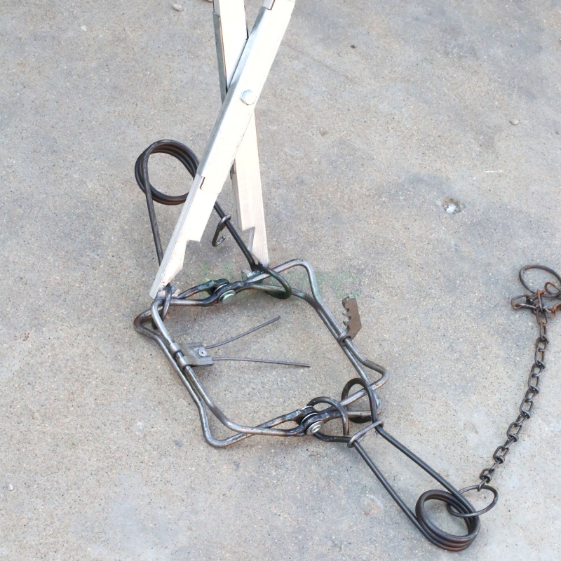 HC2715 X Spring Leg Trap Auxiliary Setting Tool 60.5cm Long Metal Handle with Red Grip for Trap Handling